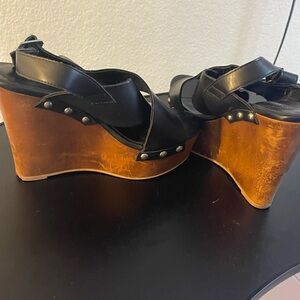 Open toe Edgy Wedges